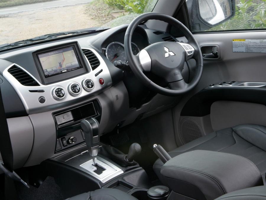  Mitsubishi L200 Barbarian 2010 года  (фото 2 из 17)